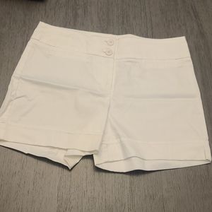 Size 5/6 White Le Chateau Shorts